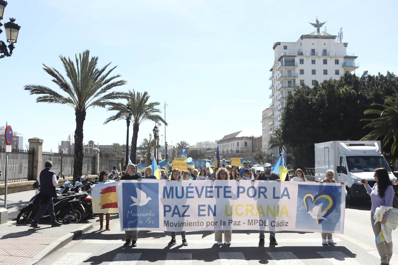 Fotos: La comunidad ucraniana en Cádiz pide de nuevo por la paz