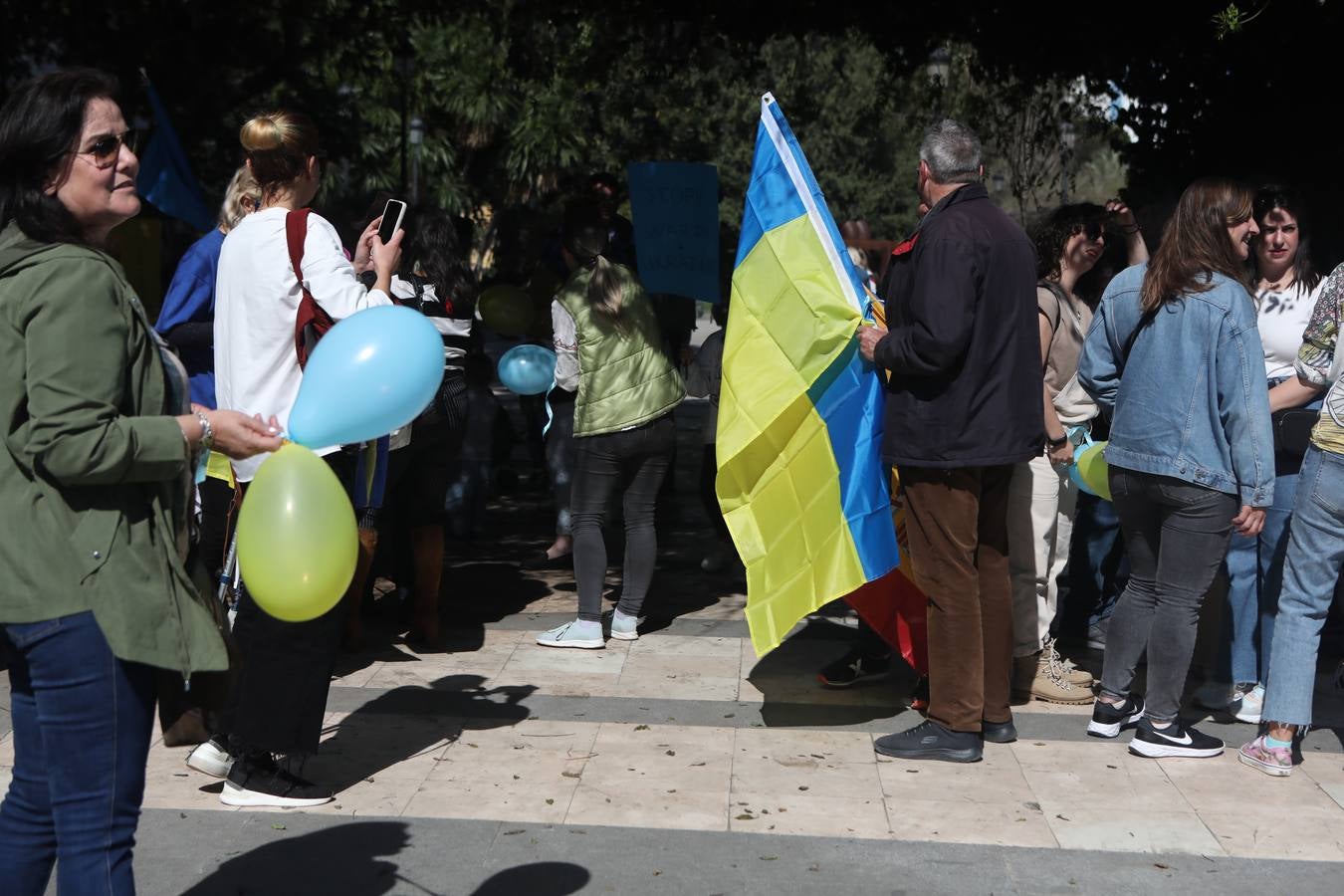 Fotos: La comunidad ucraniana en Cádiz pide de nuevo por la paz