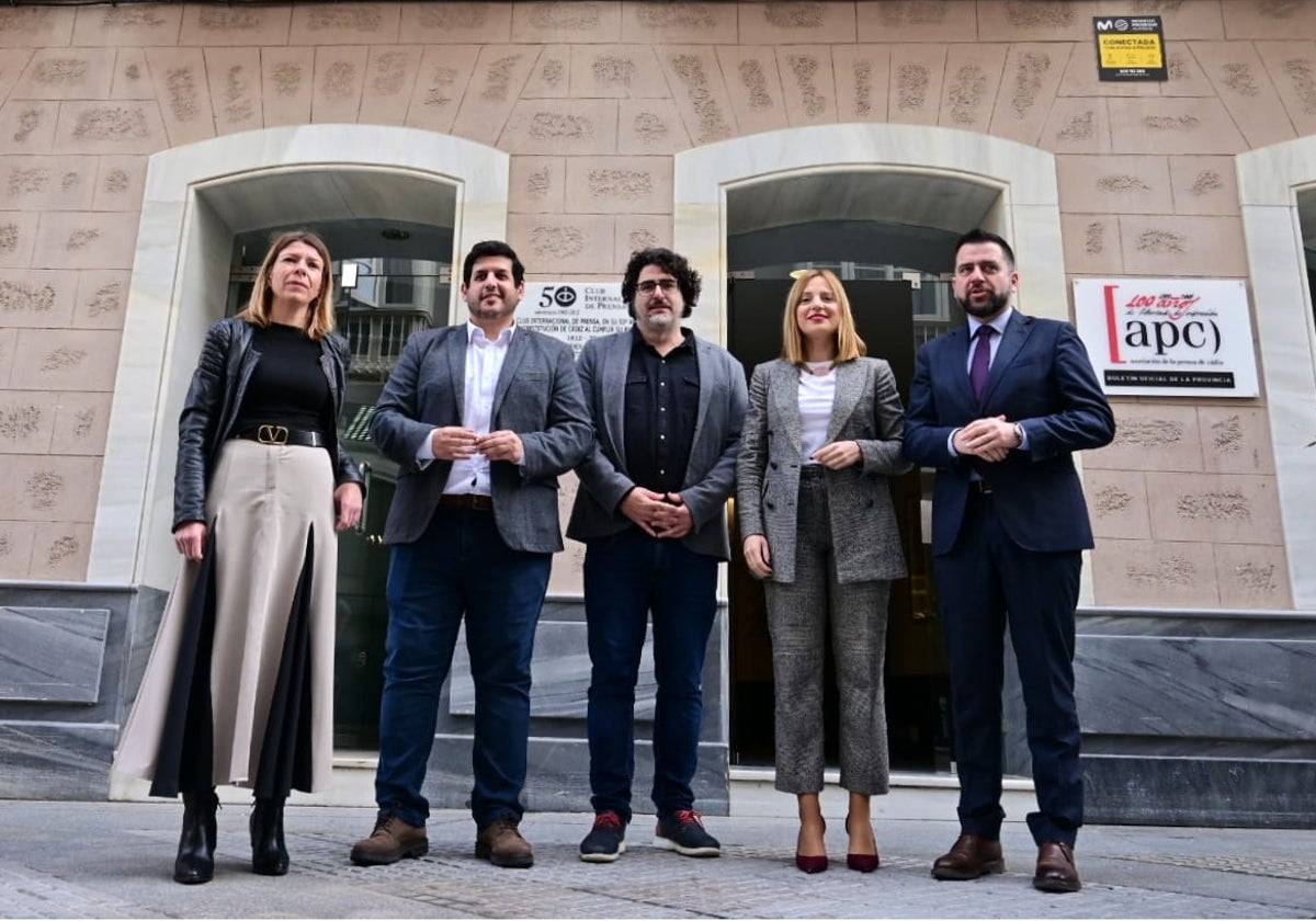 El presidente de la APC, Diego Calvo, junto a los patrocinadores de estas jornadas.