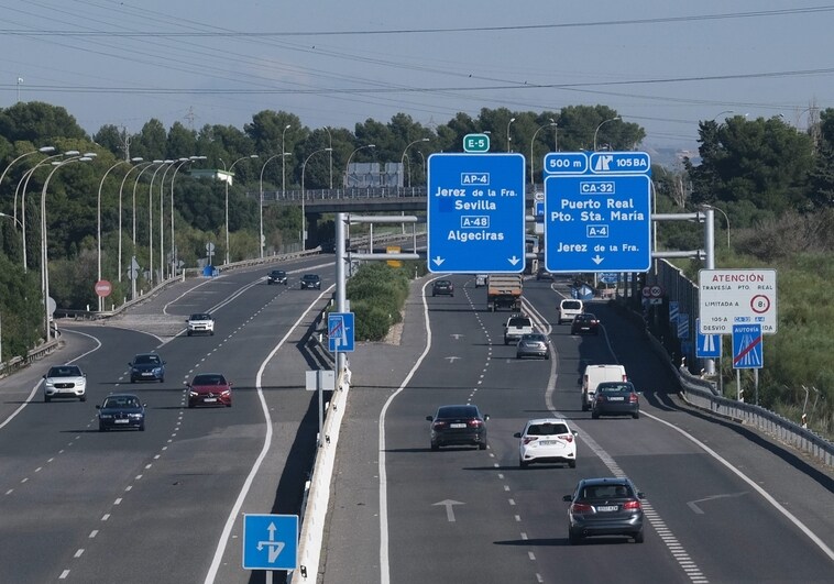 El Gobierno invertirá casi 300 millones de euros para crear un nuevo carril en la autopista Cádiz-Sevilla