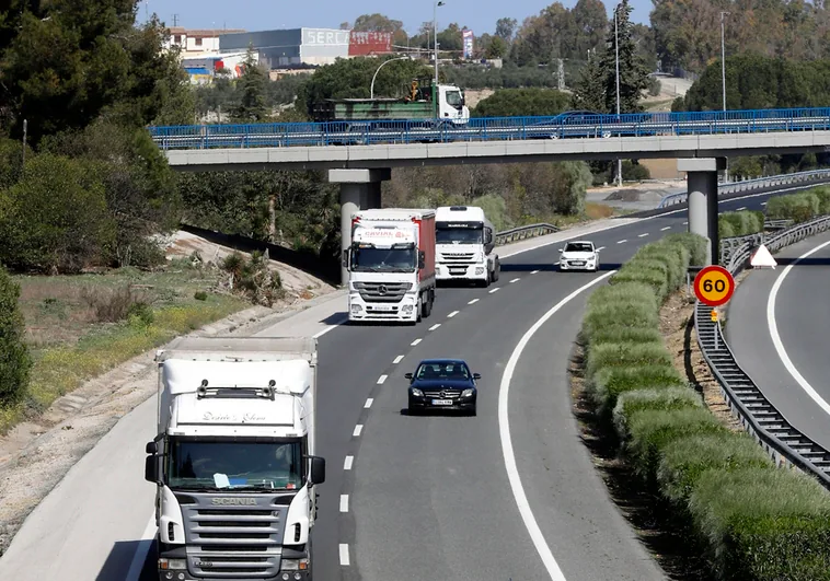 El tercer carril de la autopista entre Cádiz y Sevilla afectará al tramo sevillano