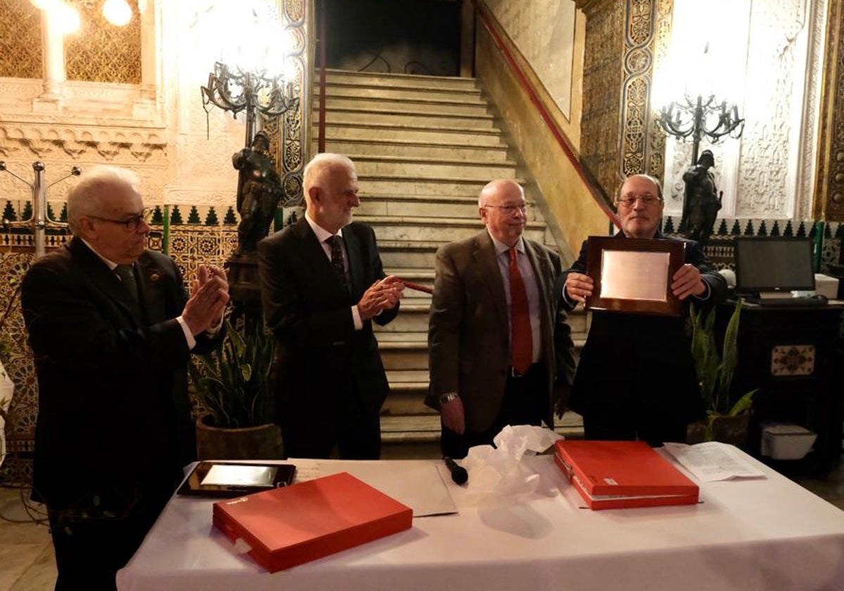 El Casino Gaditano recibe el Premio 1812 en la víspera de la celebración del 211 aniversario de la primera Constitución