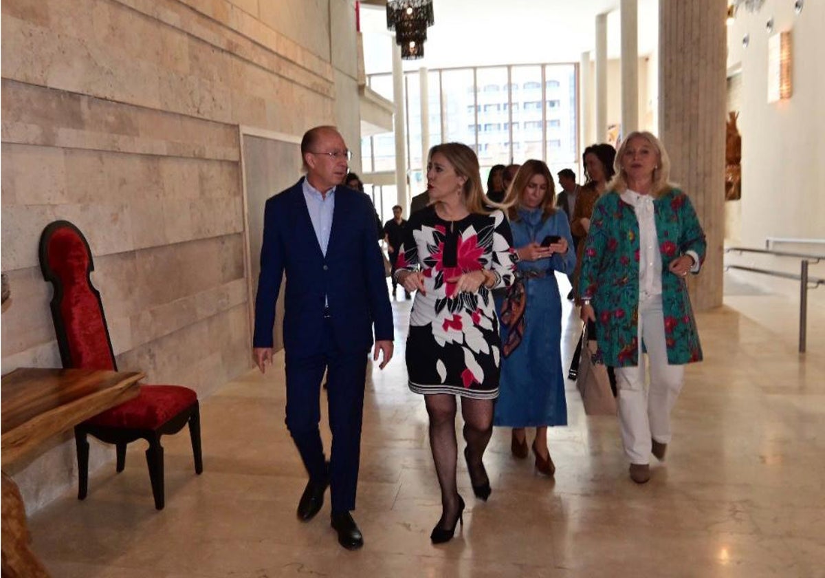 La consejera durante su visita este lunes al nuevo hotel de Cádiz