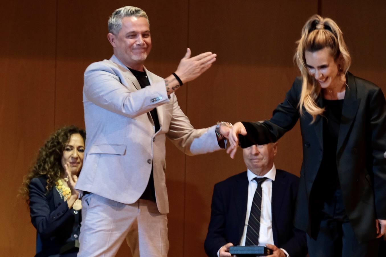 En imágenes: Alejandro Sanz y Lola Flores, Hijos Predilectos de Cádiz