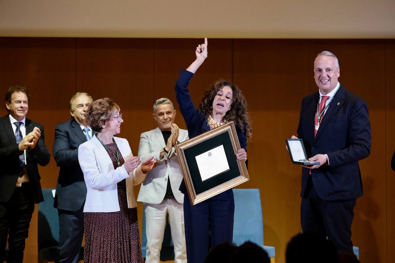 En imágenes: Alejandro Sanz y Lola Flores, Hijos Predilectos de Cádiz