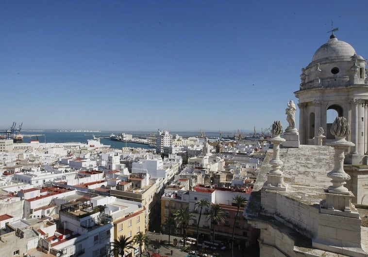 El Ayuntamiento de Cádiz adjudica el contrato para  la zona de bajas de emisiones