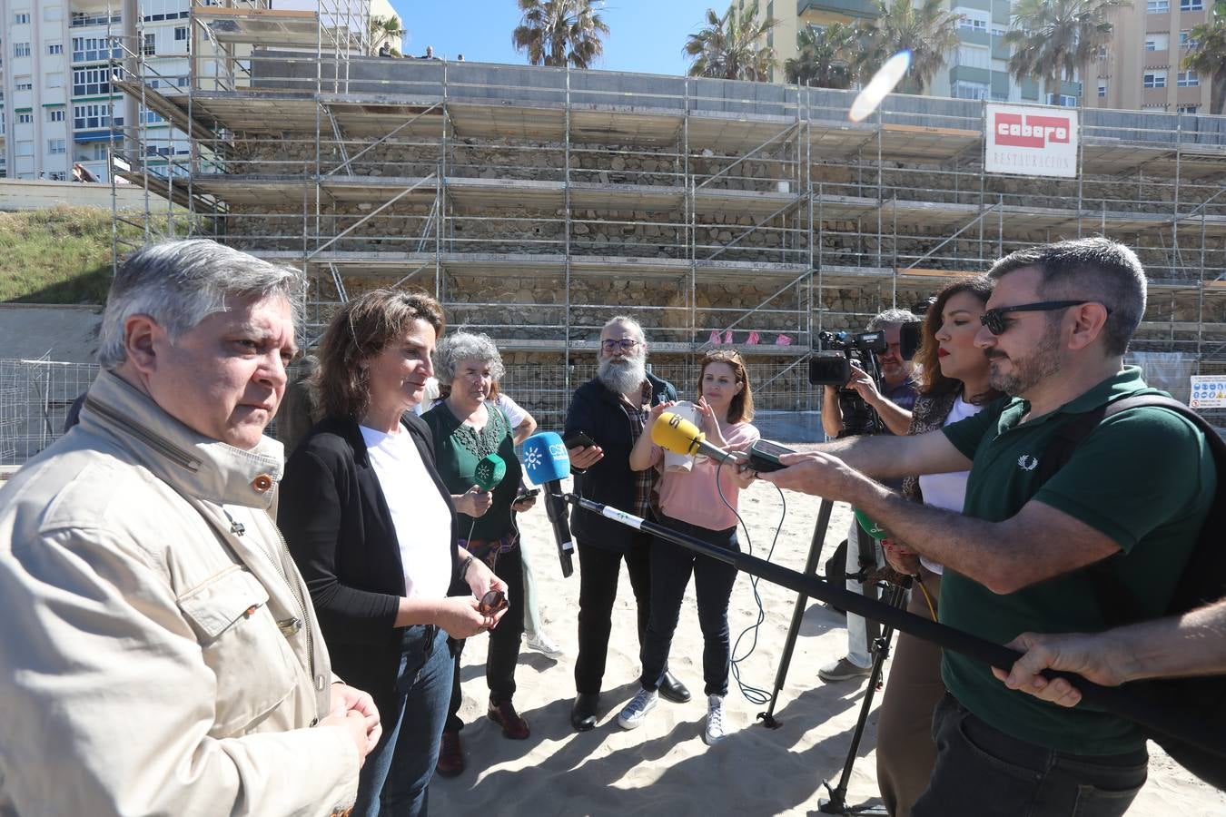 Ribera garantiza la restauración de las Murallas y deja al margen el Castillo de San Sebastián