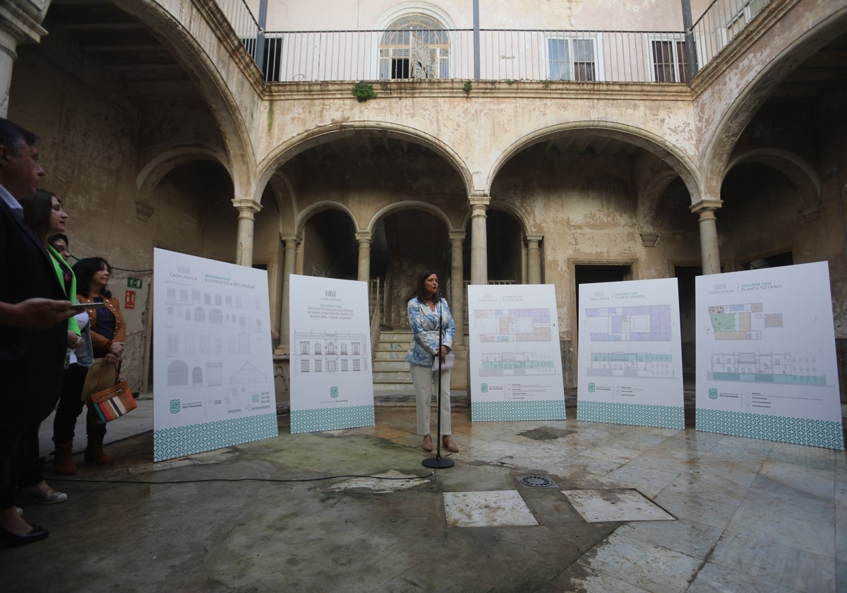 Patricia Cavada, alcaldesa de San Fernando, presentando el proyecto.