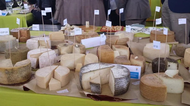 Feria del queso en Villaluenga del Rosario.