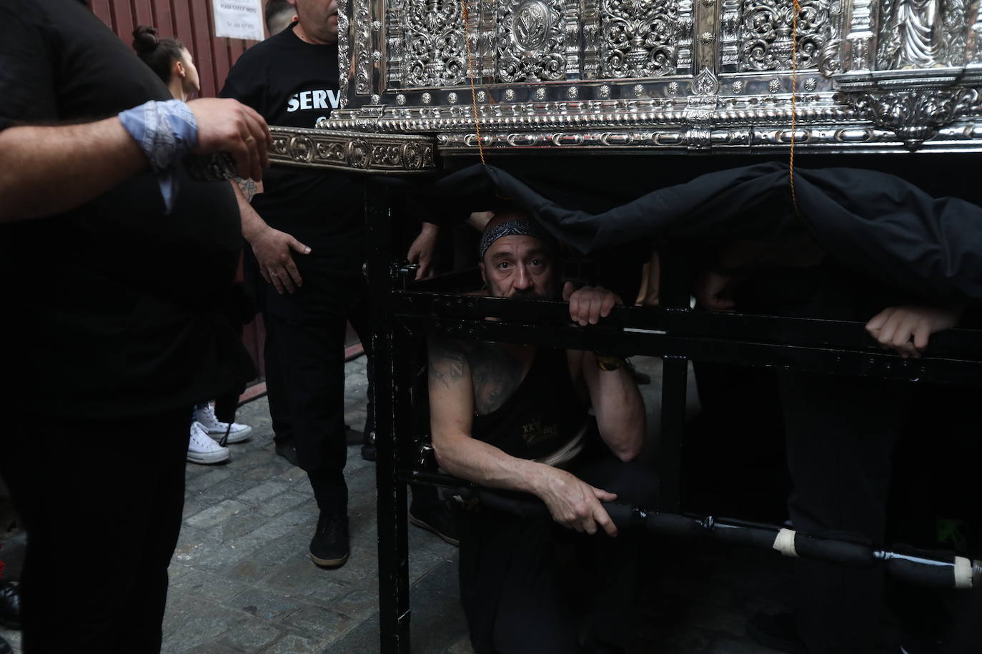 Fotos: Dolores de Servitas protagoniza la primera jornada de la Semana Santa en Cádiz