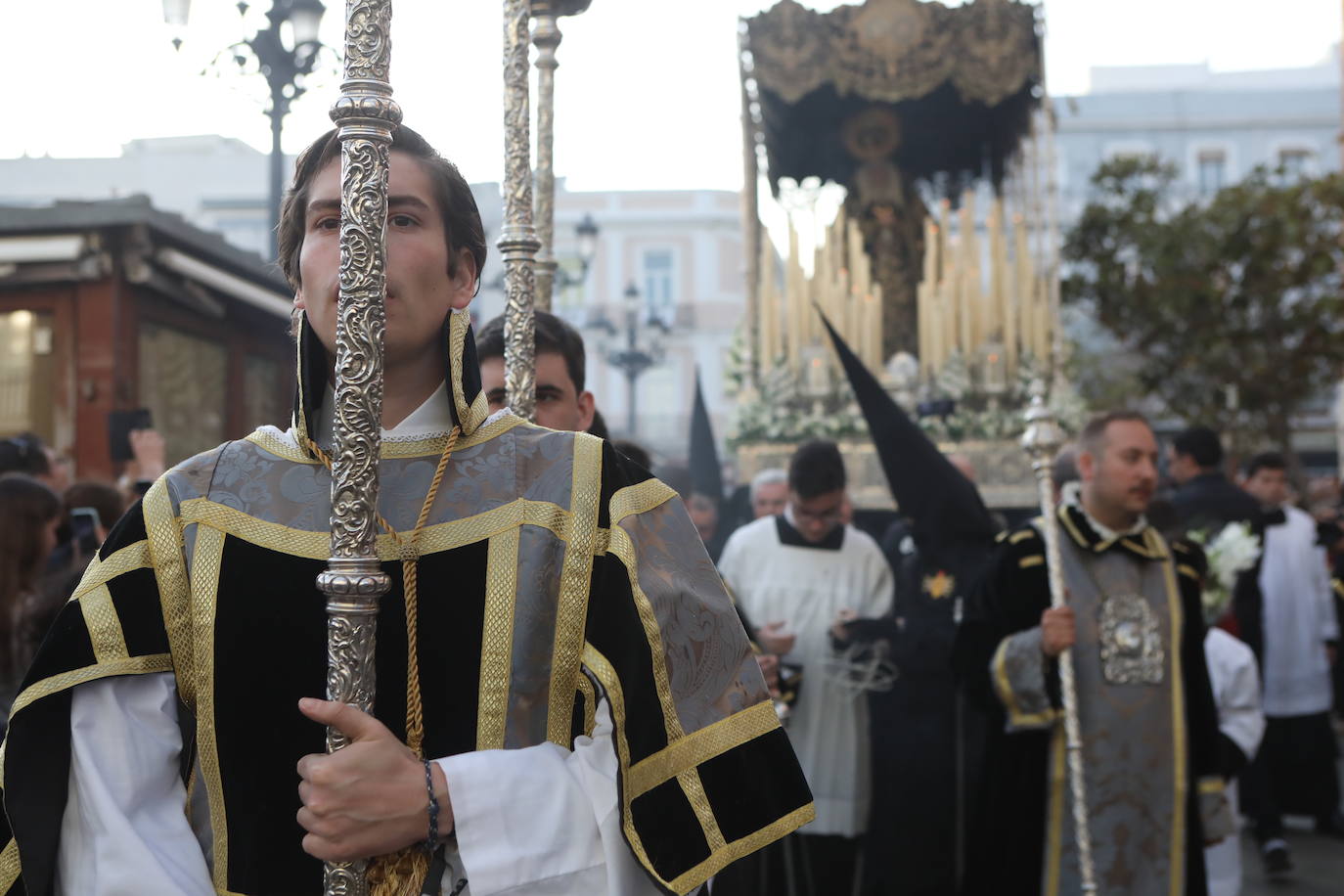 Fotos: Dolores de Servitas protagoniza la primera jornada de la Semana Santa en Cádiz