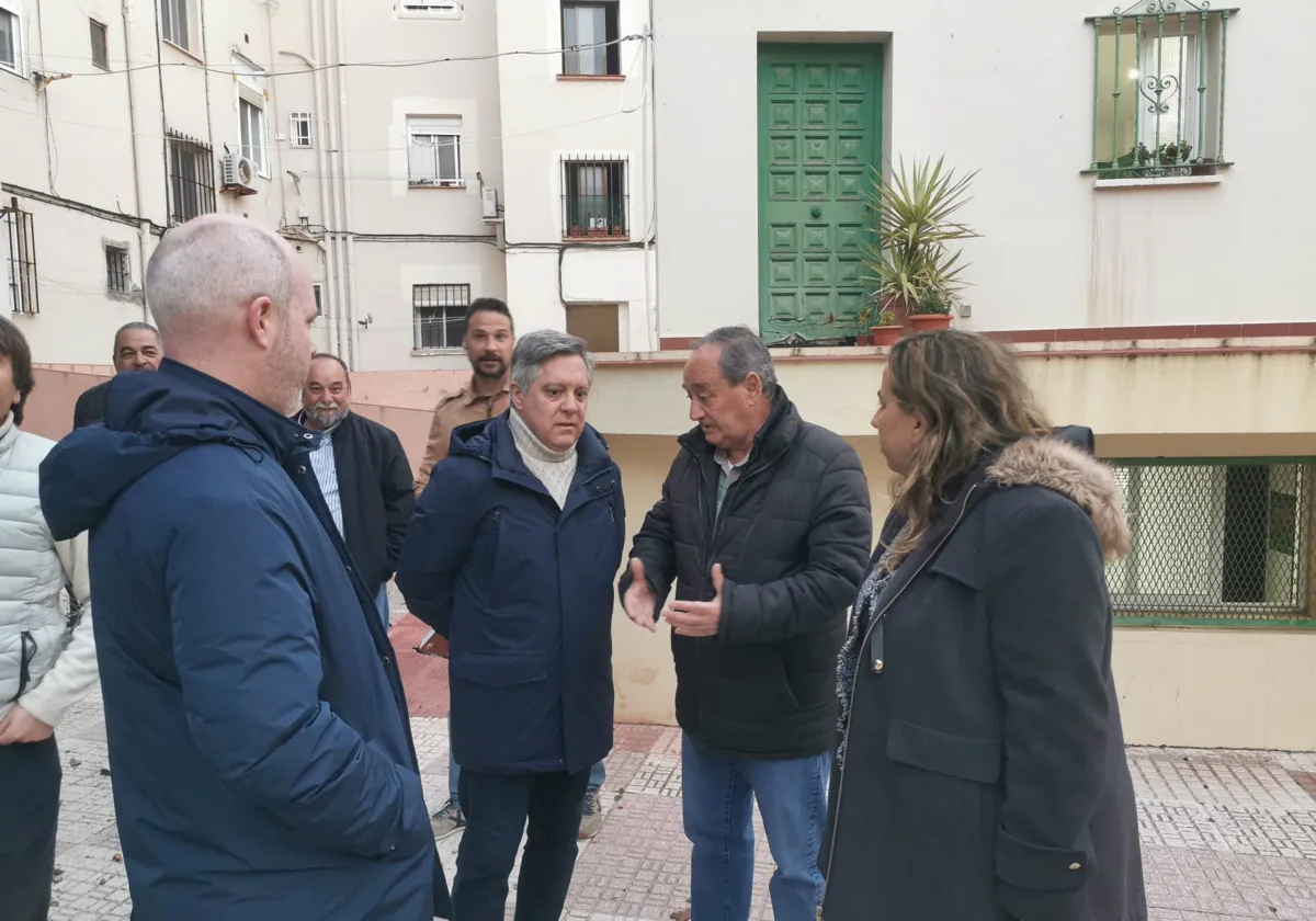 El PSOE de Cádiz hace suyas las peticiones de los vecinos de cada barrio y las plasma en su programa