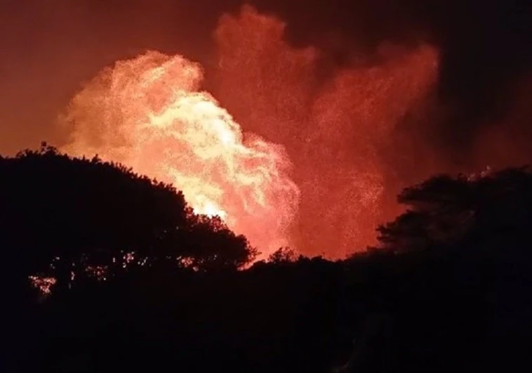 Evacuadas 70 personas tras el incendio forestal declarado en Tarifa