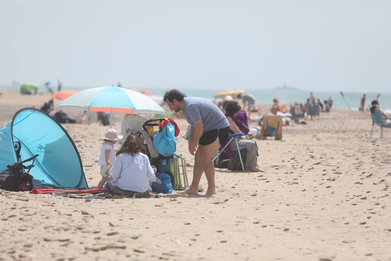 Fotos: Cádiz llena sus playas en Semana Santa