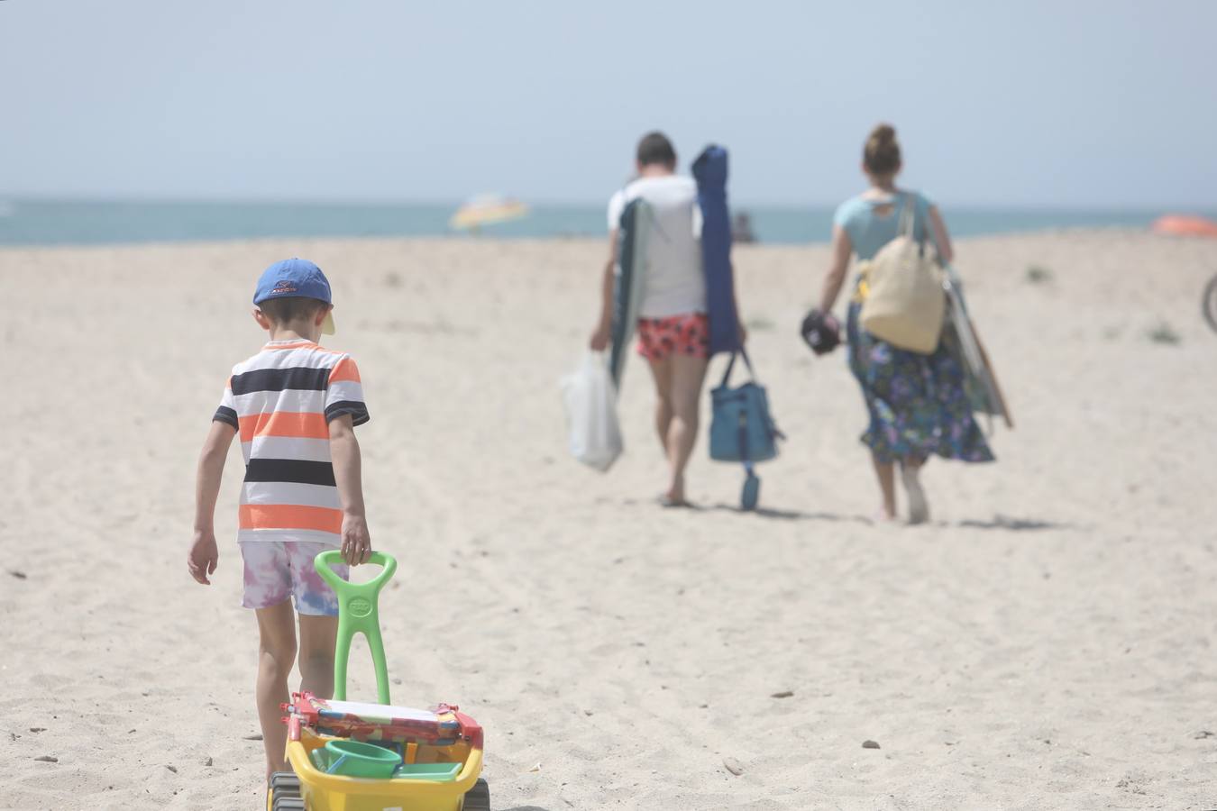 Fotos: Cádiz llena sus playas en Semana Santa