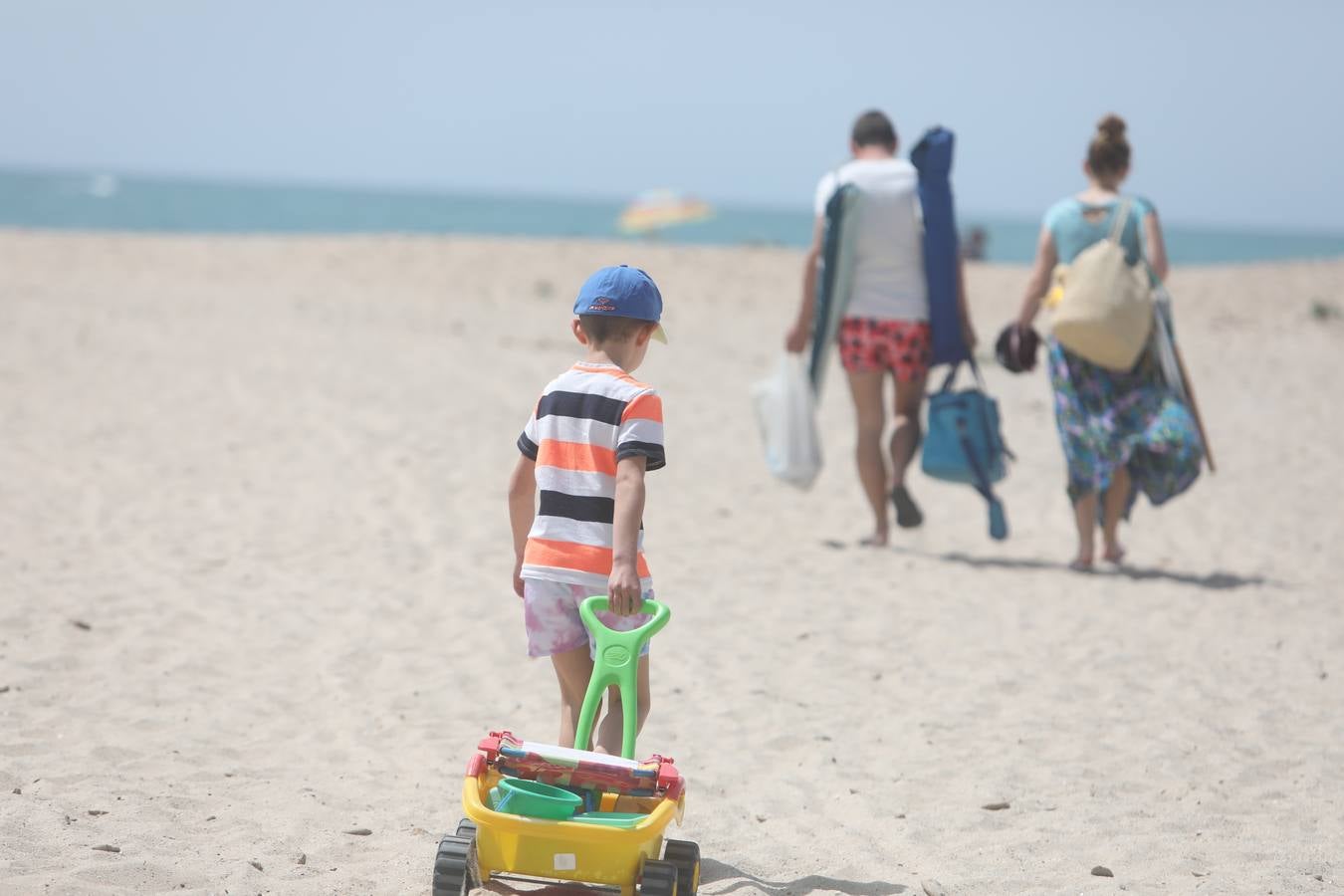 Fotos: Cádiz llena sus playas en Semana Santa