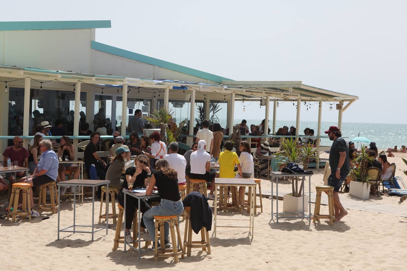 Fotos: Cádiz llena sus playas en Semana Santa