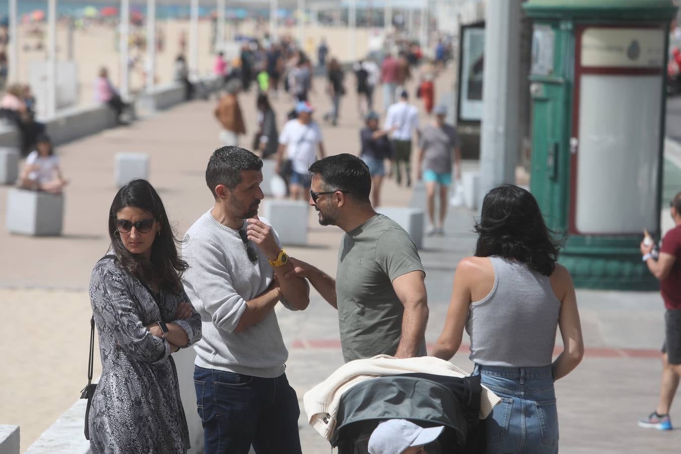 Fotos: Cádiz llena sus playas en Semana Santa