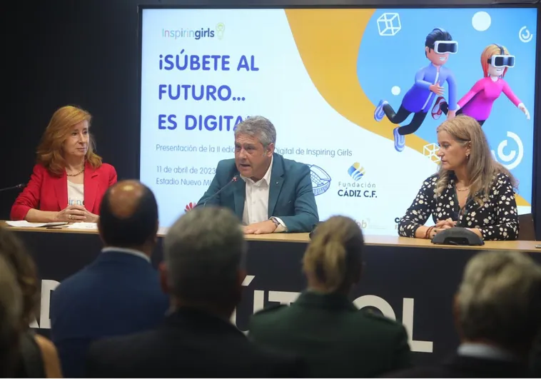 'Inspiring Girls', el bus digital que recorre la Sierra de Cádiz para reducir la brecha digital