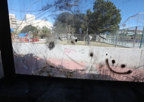 Imagen secundaria 1 - La zona deportiva de Telegrafía sin Hilos, abandonada y sin actividad desde hace ocho años