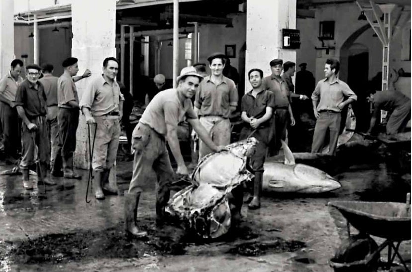 Los ronqueadores preparan las piezas para trabajarlas. Hacia 1970