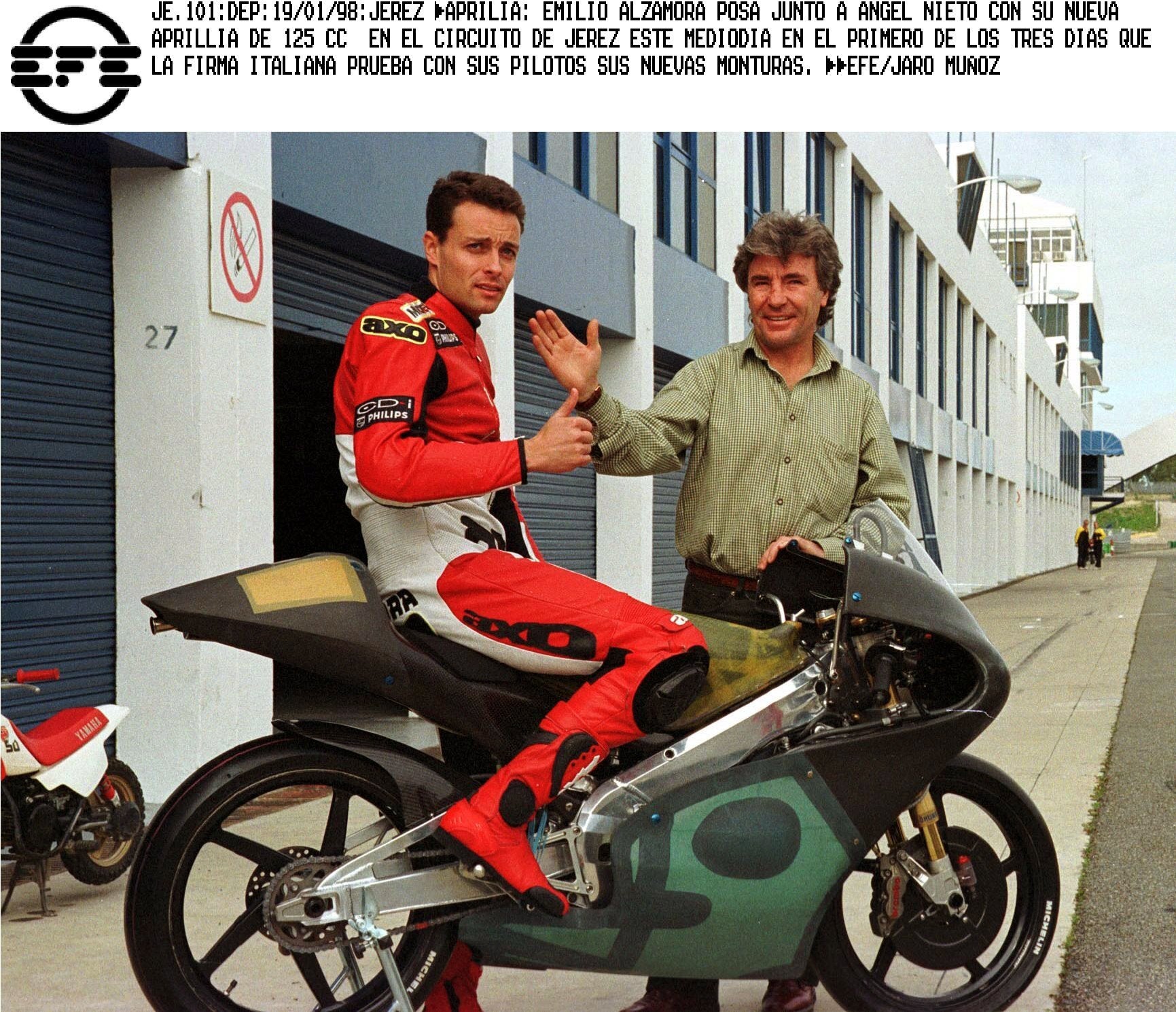 Emilio Alzamora junto a Ángel Nieto con su Aprilia de 125 cc en el Circuito de Jerez.