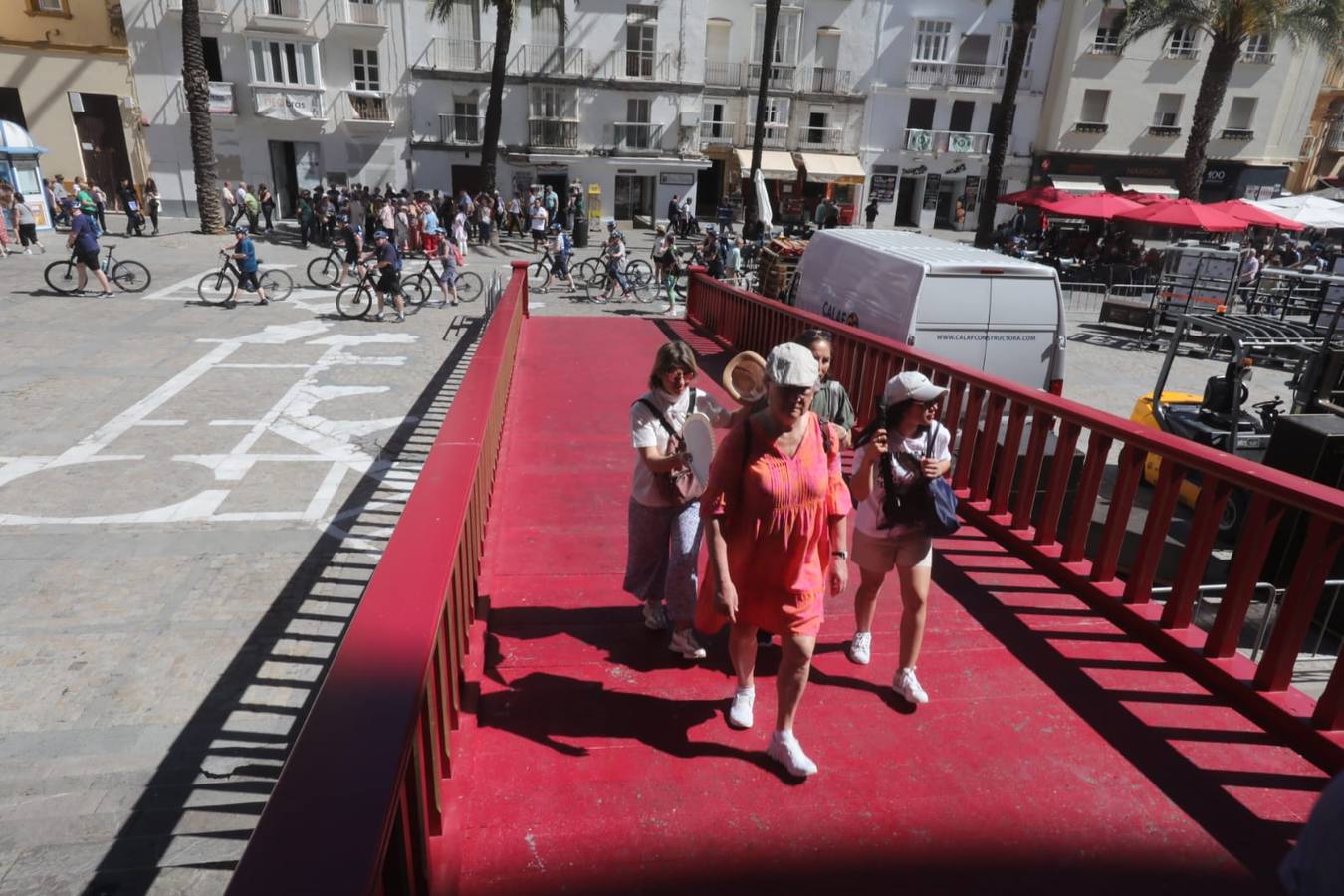 Fotos: Cinco cruceros y más de 9.000 pasajeros en una gran jornada en el Puerto de Cádiz