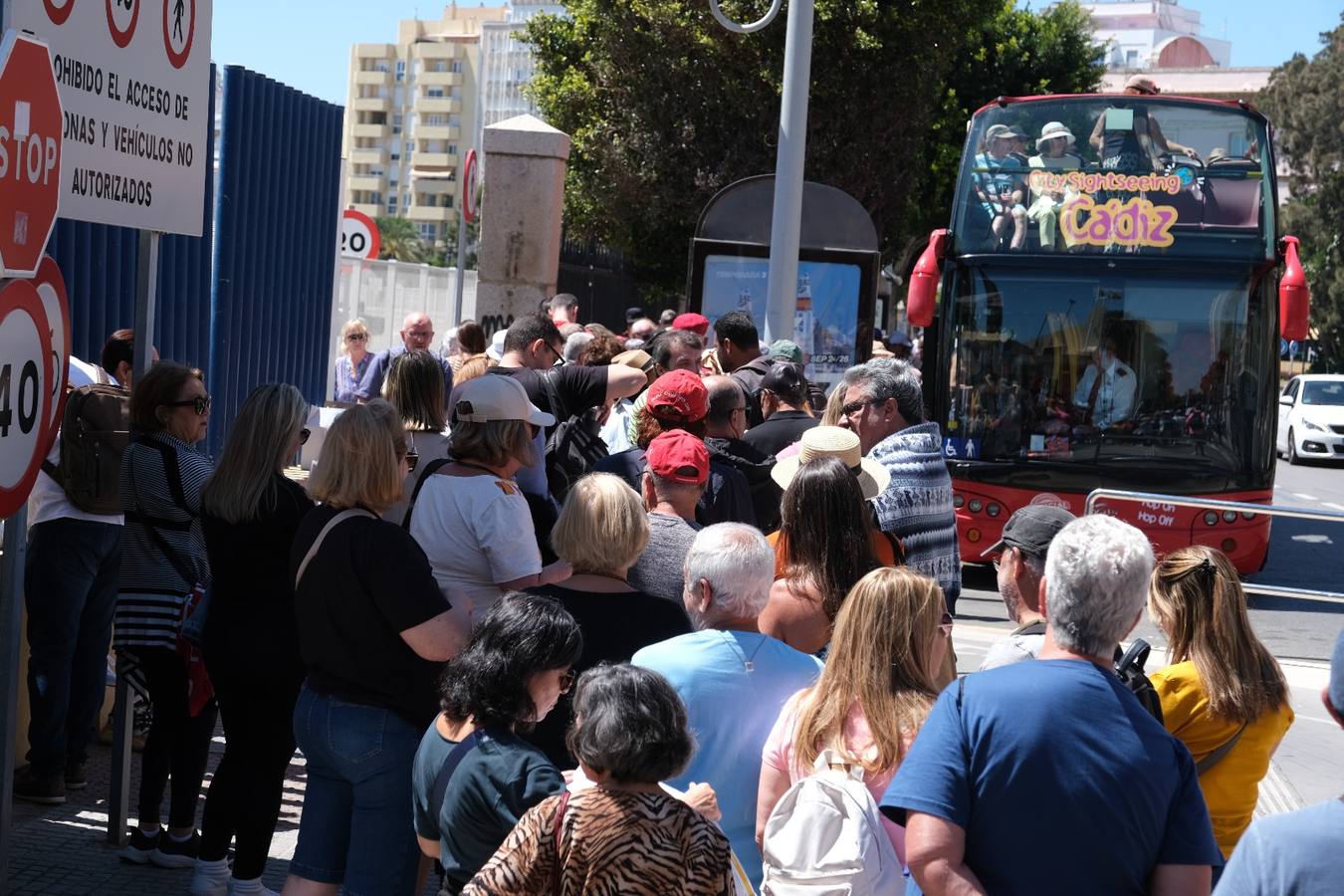 Fotos: Cinco cruceros y más de 9.000 pasajeros en una gran jornada en el Puerto de Cádiz