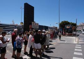 Fotos: Cinco cruceros y más de 9.000 pasajeros en una gran jornada en el Puerto de Cádiz