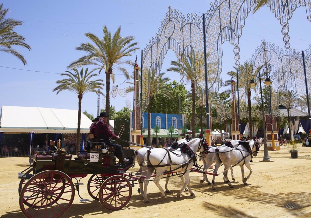 Adelante pide suspender durante las horas de más calor los paseos de caballos de la Feria de Jerez