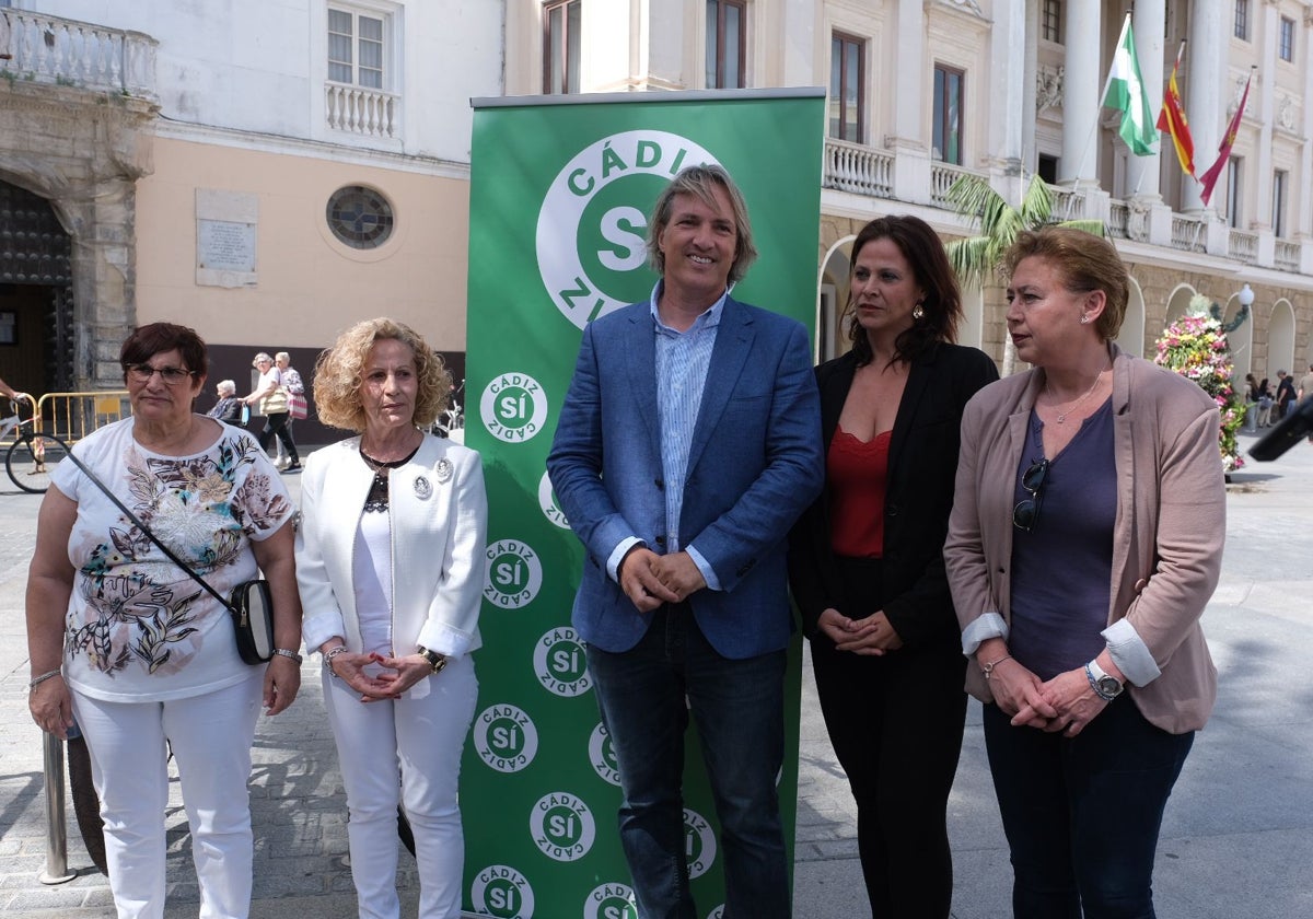 Ismael Beiro, junto con miembros de su candidatura.