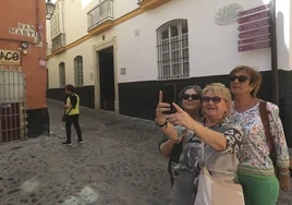 Podemos propone cobrar un máximo de dos euros por noche al turista que se aloje en Cádiz