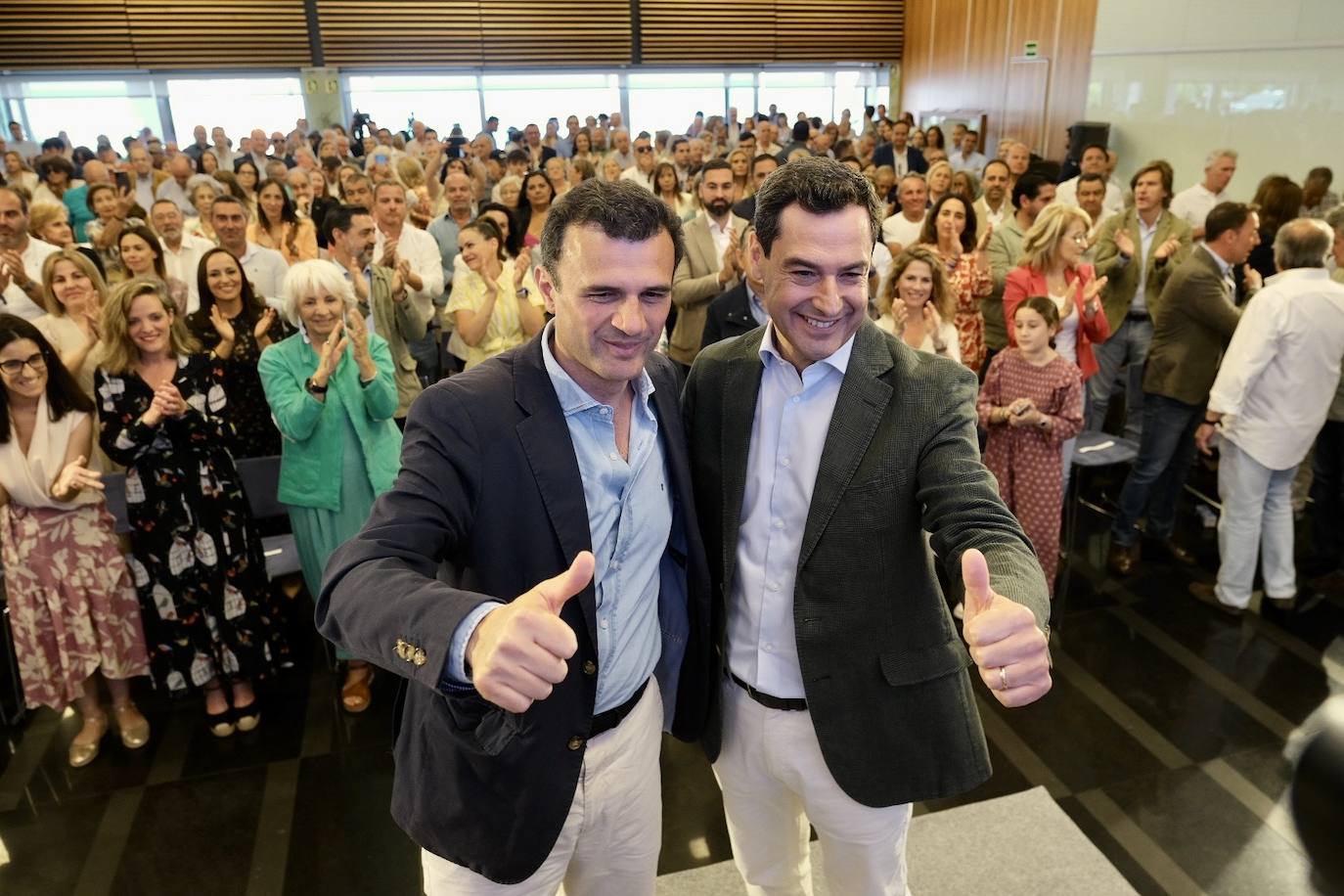 Fotos: las imágenes de la visita de Juanma Moreno a Cádiz par apoyar a Bruno