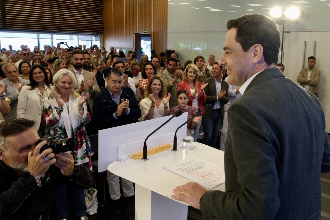 Fotos: las imágenes de la visita de Juanma Moreno a Cádiz par apoyar a Bruno