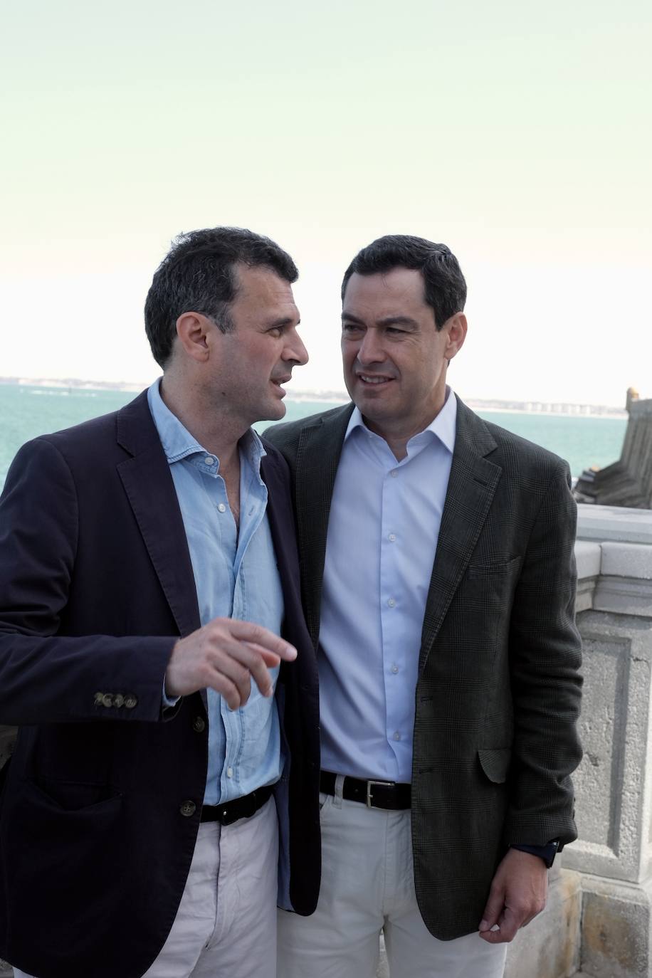 Fotos: las imágenes de la visita de Juanma Moreno a Cádiz par apoyar a Bruno