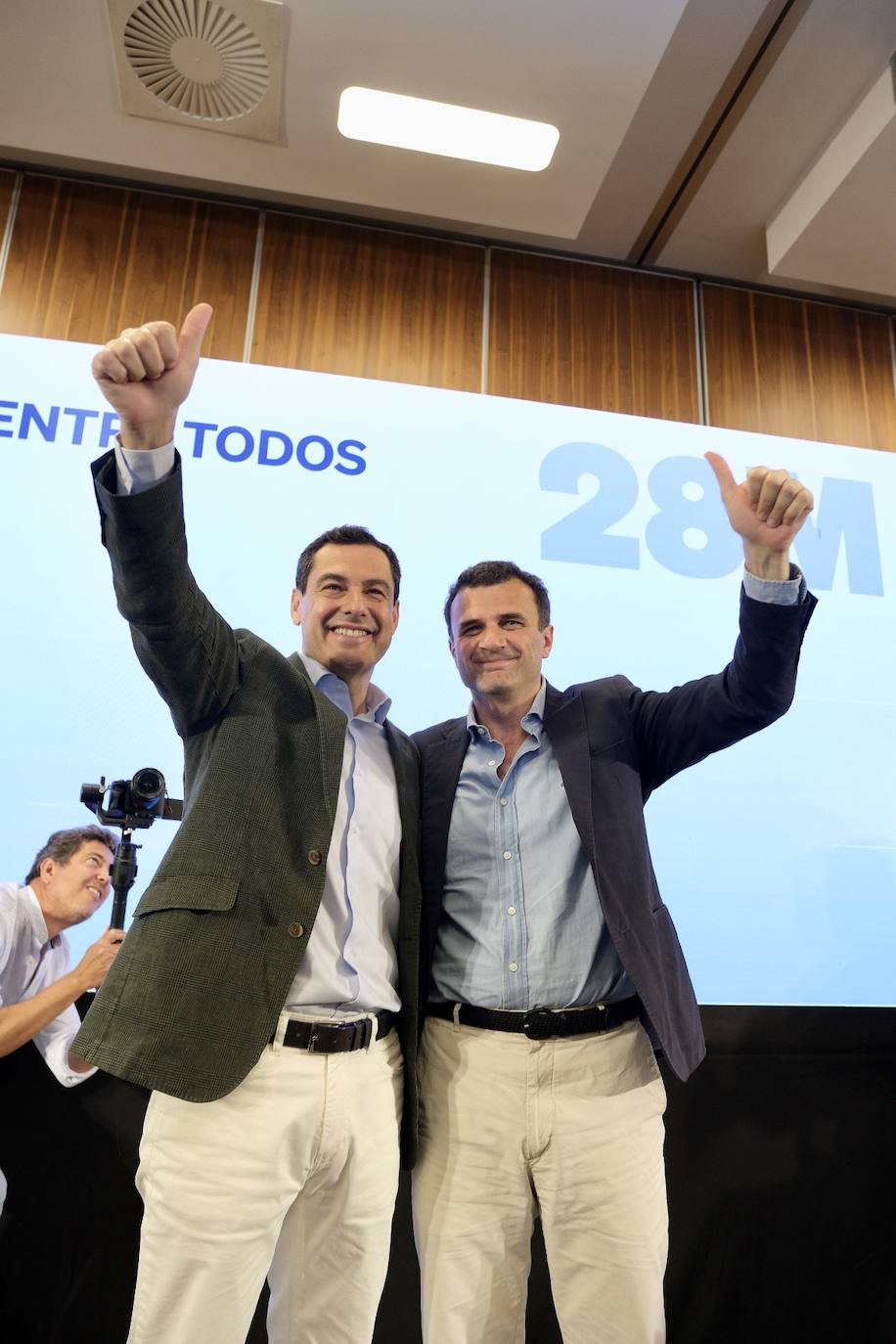 Fotos: las imágenes de la visita de Juanma Moreno a Cádiz par apoyar a Bruno