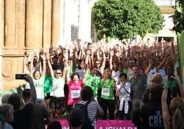 Una marea de 700 personas se dan cita en la marcha por la igualdad que recorre las calles de Cádiz