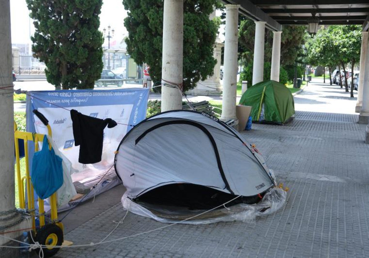 El equipo de calle para atender a personas sin hogar en Cádiz se ampliará a jornada completa