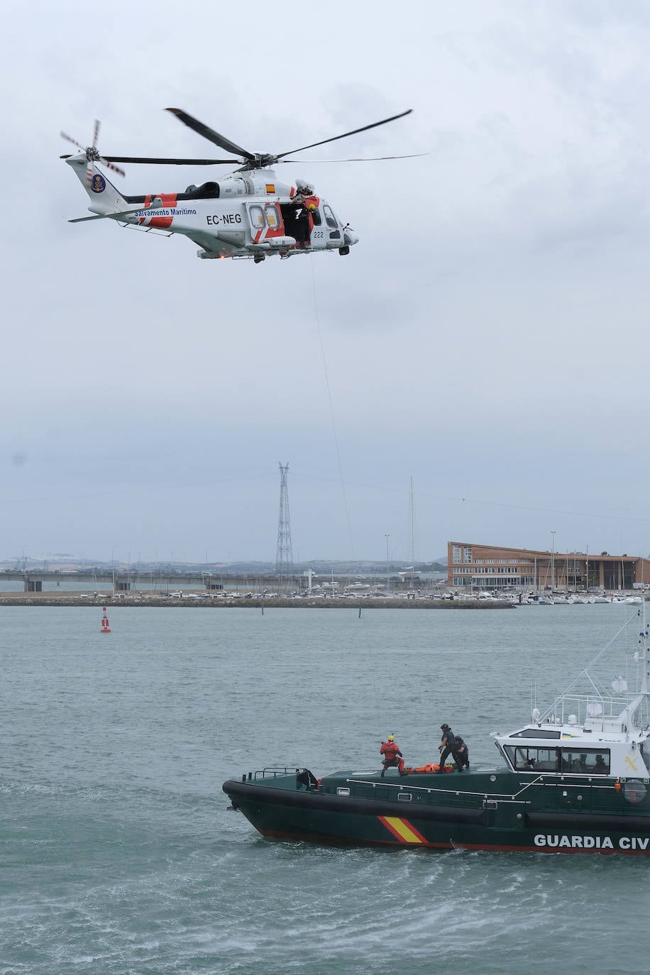 Fotos: Así ha sido la exhibición de medios de seguridad marítima de la Guardia Civil
