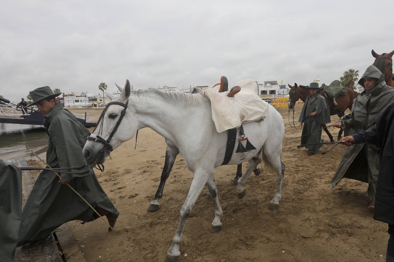 Fotos: Cádiz comienza la peregrinación a la aldea de El Rocío