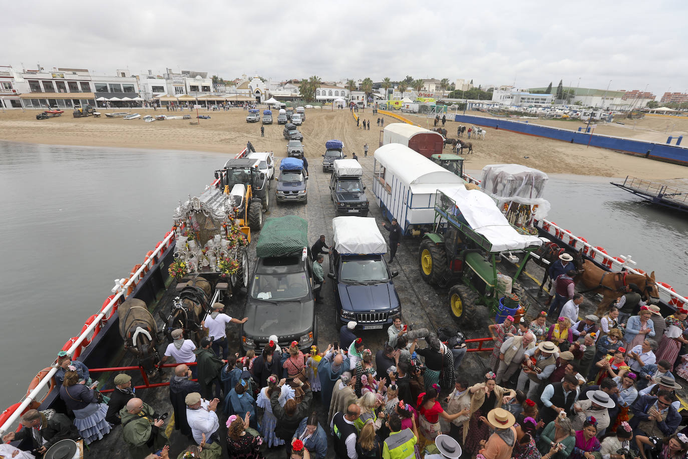 Fotos: Cádiz comienza la peregrinación a la aldea de El Rocío