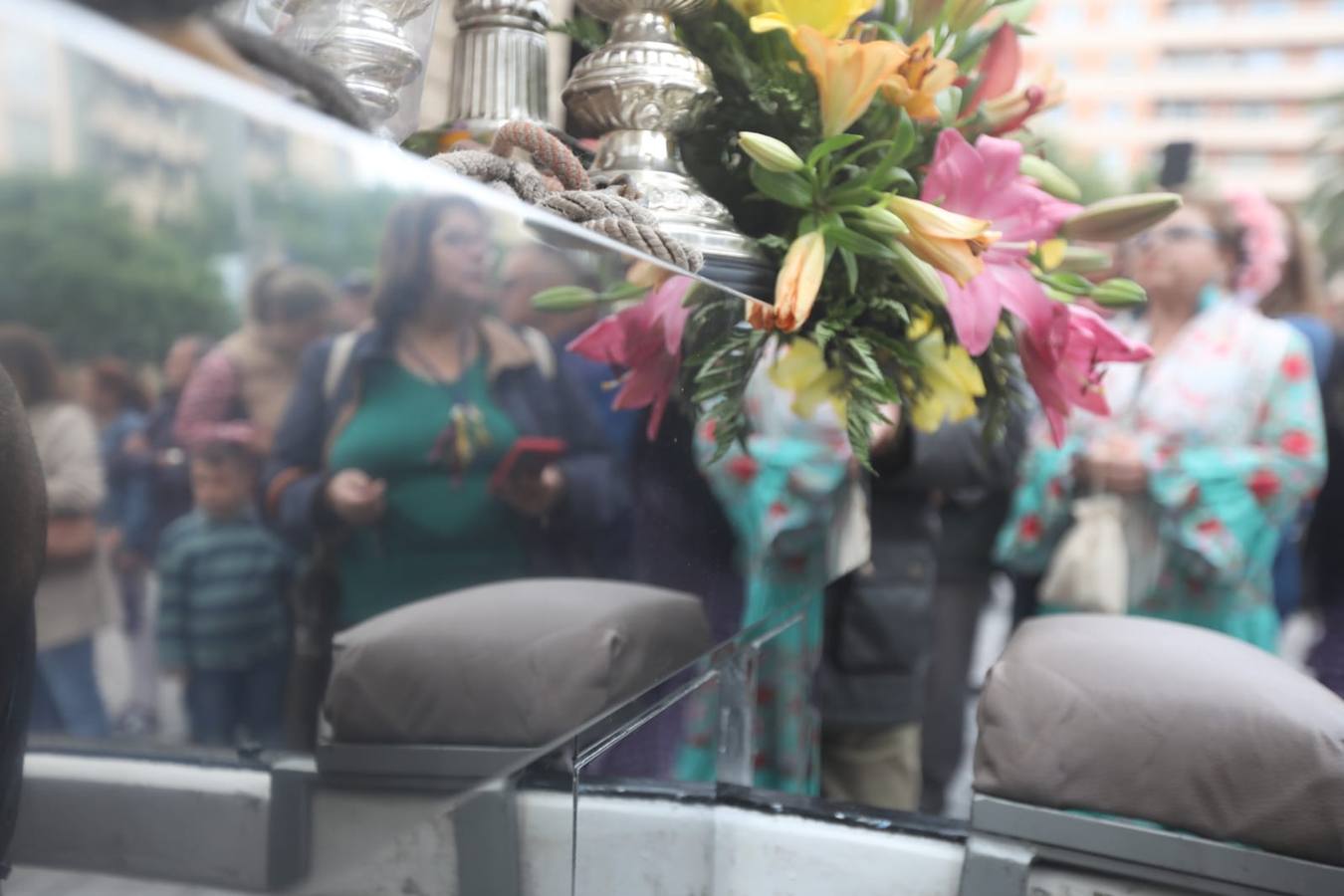 Fotos: La hermandad del Rocío de Cádiz, a su salida de la iglesia de San José