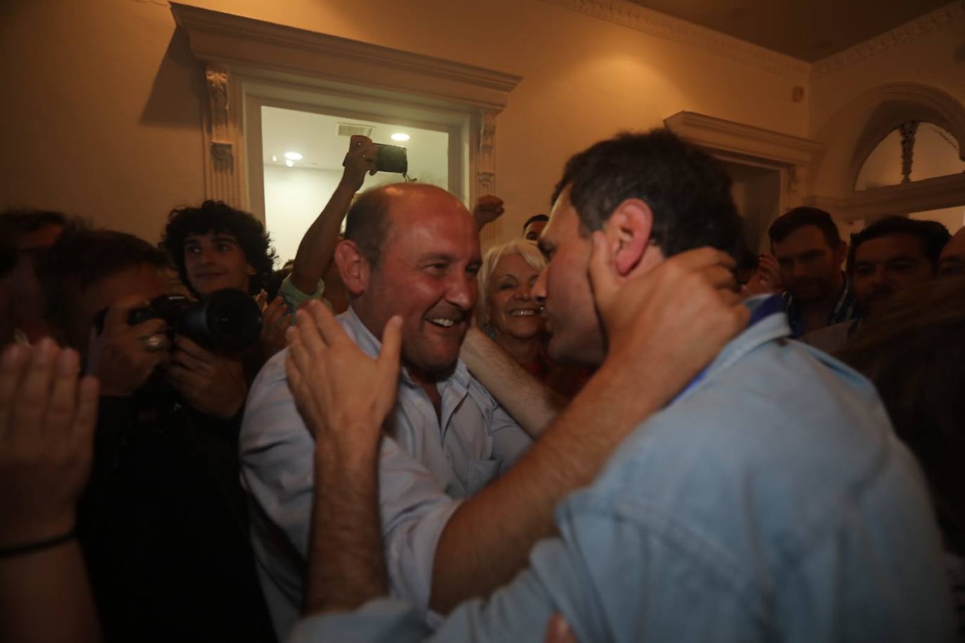 Fotos: Bruno García celebra la victoria del PP en Cádiz capital