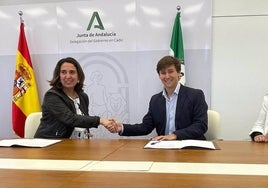 La Junta firma el contrato para iniciar una actuación de regeneración de espacios públicos en Olvera