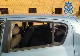 Tres detenidos tras destrozar varios coches para robar en su interior