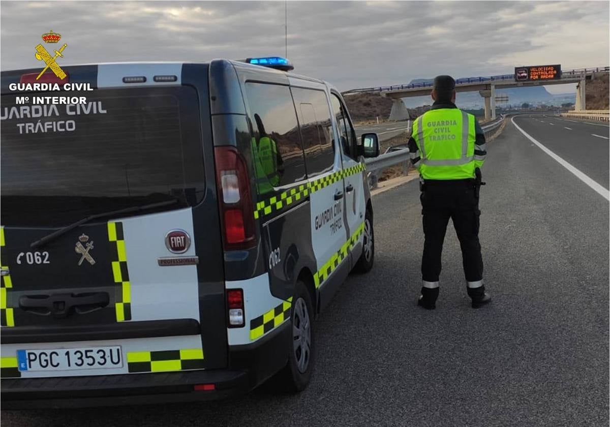 La Guardia Civil busca a un conductor que circulaba al doble de la velocidad permitida