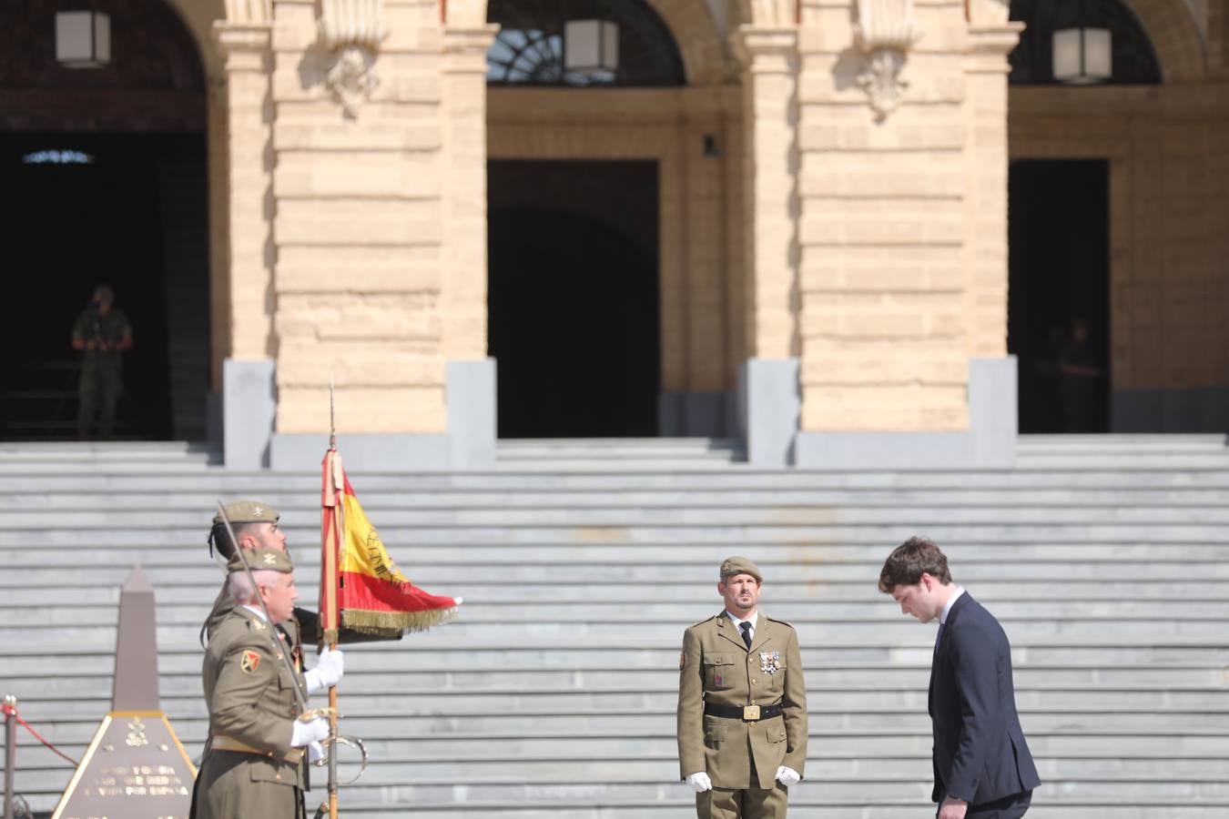 La jura de bandera civil cierra los actos por el Día de las Fuerzas Armadas en San Fernando