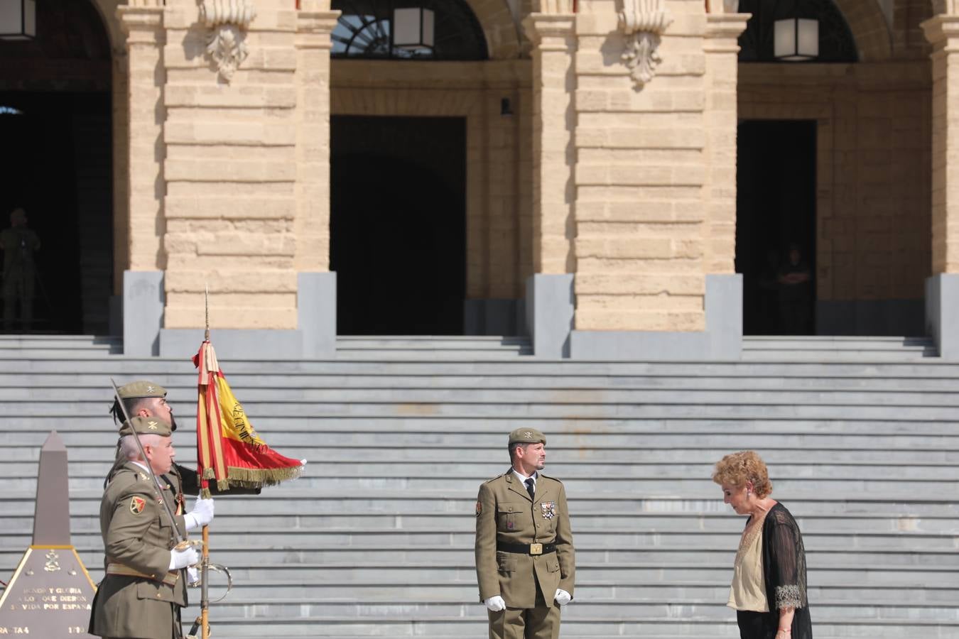 La jura de bandera civil cierra los actos por el Día de las Fuerzas Armadas en San Fernando