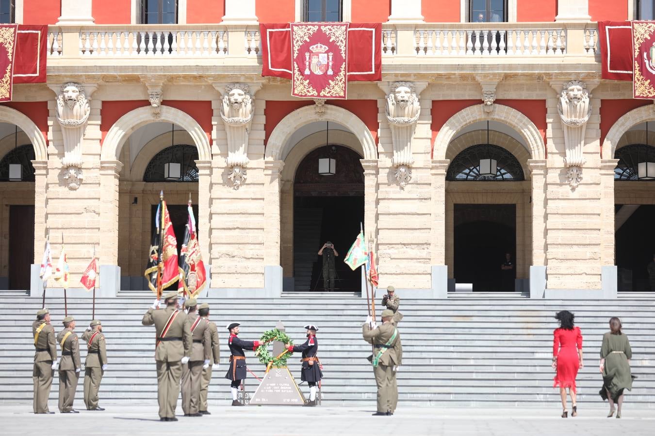La jura de bandera civil cierra los actos por el Día de las Fuerzas Armadas en San Fernando