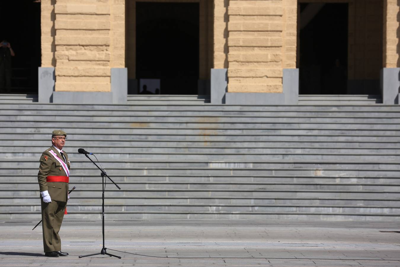 La jura de bandera civil cierra los actos por el Día de las Fuerzas Armadas en San Fernando